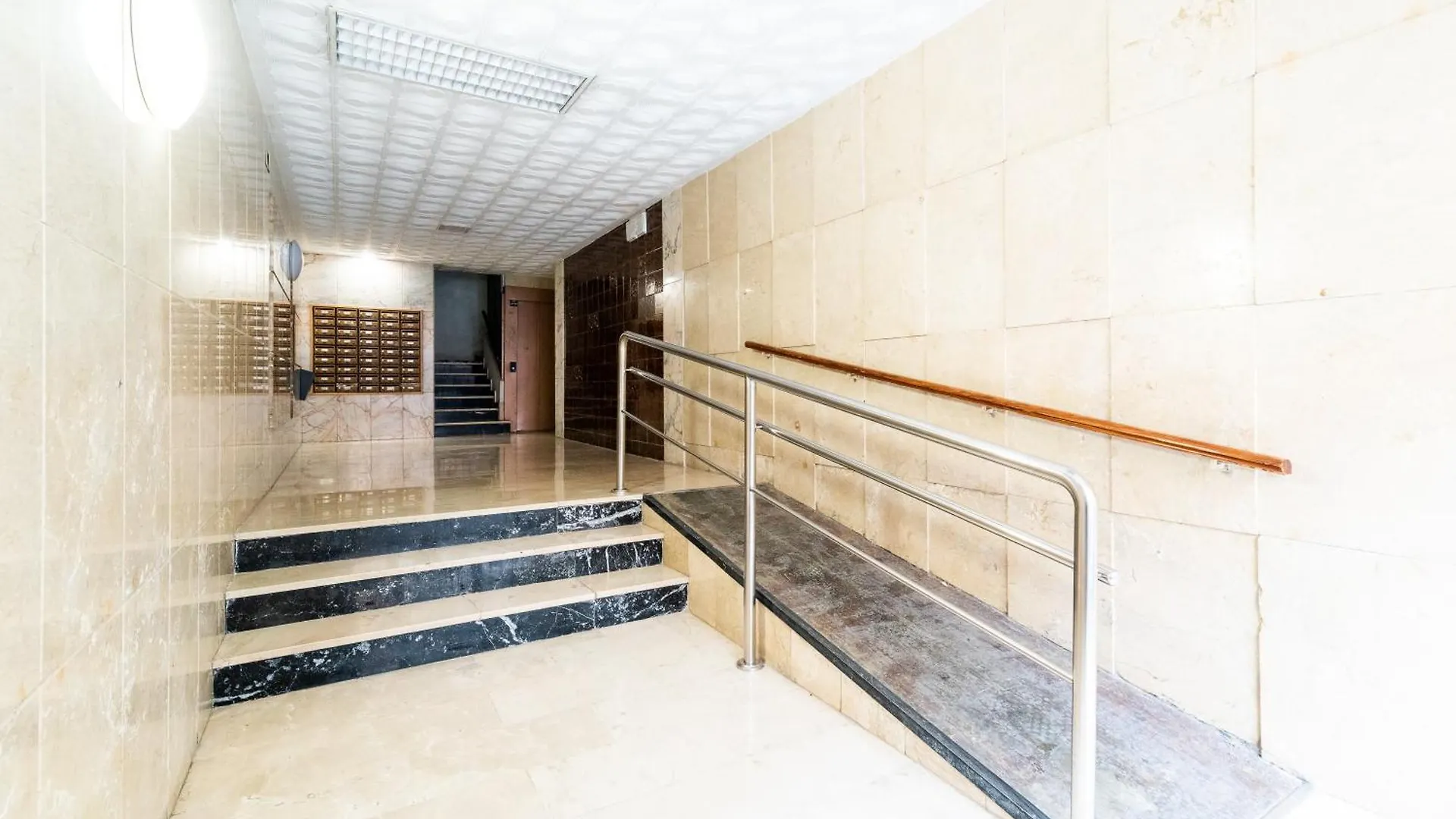 Centro Y Confort Junto A Corte Ingles Granada 0*,  Spain